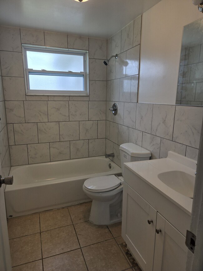 Building Photo - 4836 Flora Ave