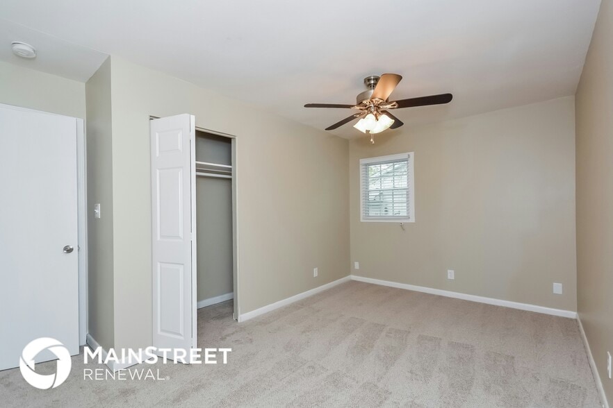 Building Photo - 464 Pinecrest Dr