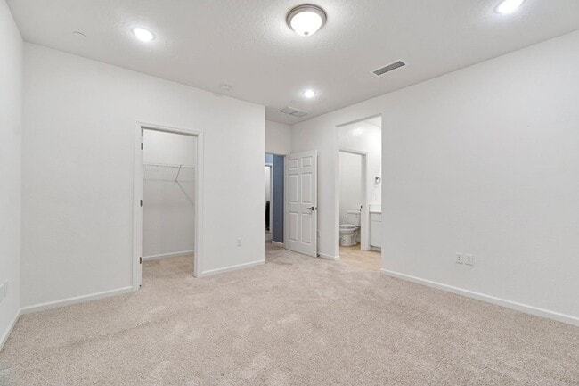 Building Photo - 141 Reunion Wy S