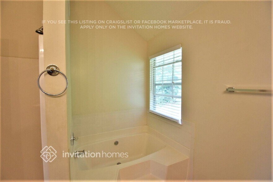 Building Photo - 464 Gresham Dr