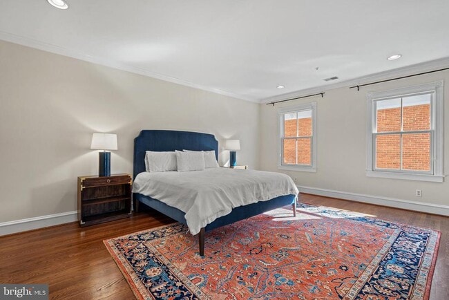 Building Photo - 128 Queen St