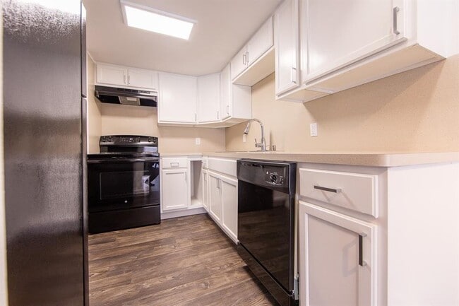 Building Photo - 5506 Grover Ave