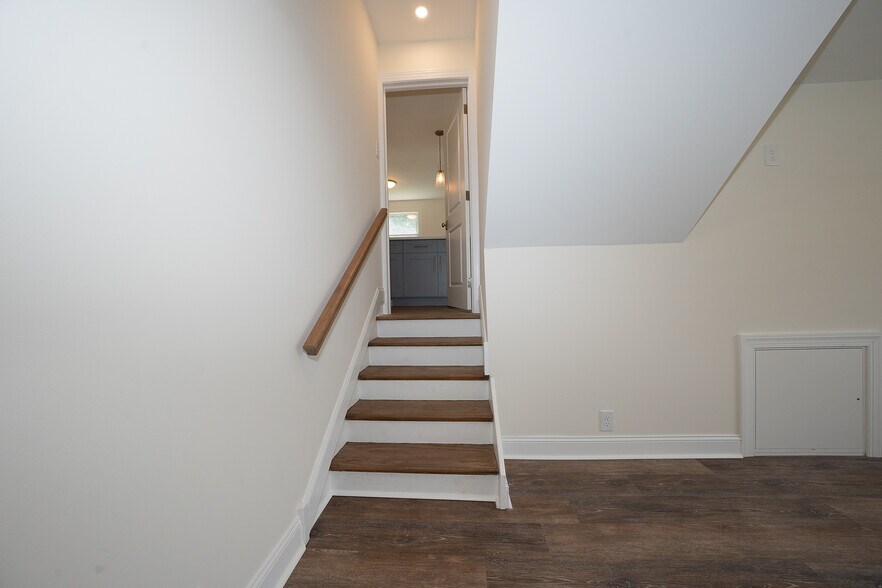 Building Photo - 503 Poplar Rd