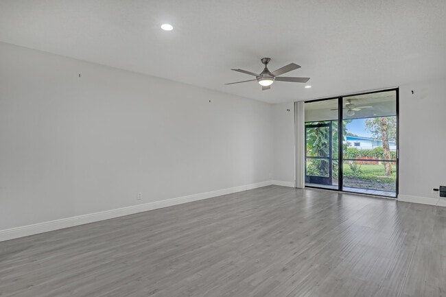 Building Photo - 4575 Lucerne Lakes Blvd W