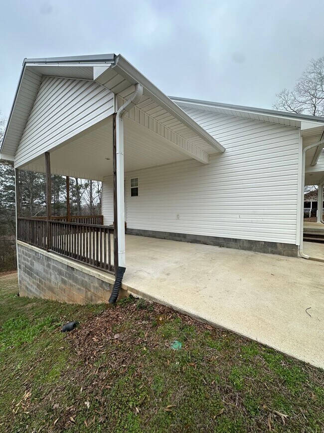 Building Photo - 85 Mary Dr