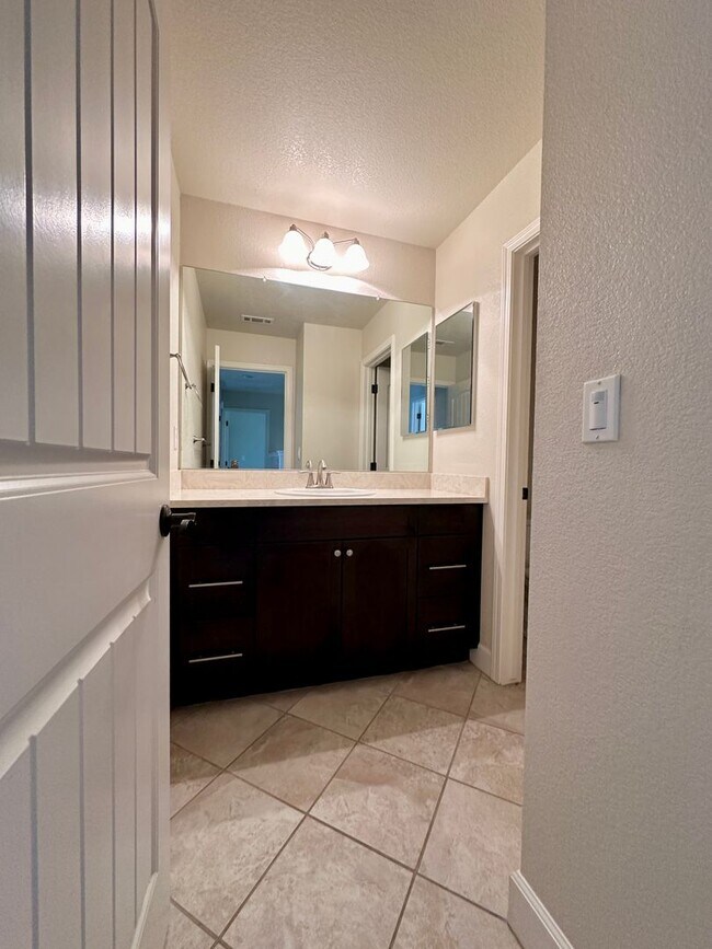 Building Photo - 1154 Galeria Cir