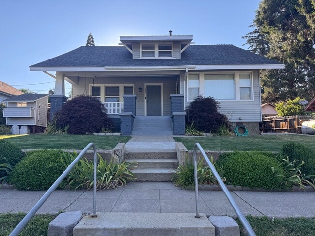 Primary Photo - 120 S Roop St