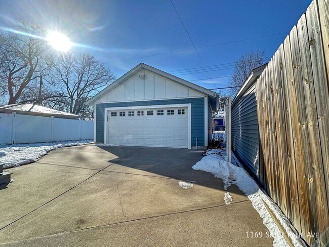 Building Photo - 4br 4ba 2cg ~ Security Deposit Free Altern...