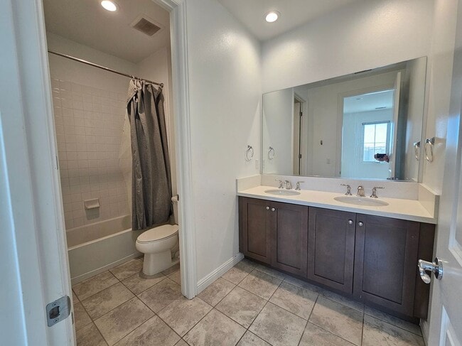 Building Photo - 20841 Acorn Cir