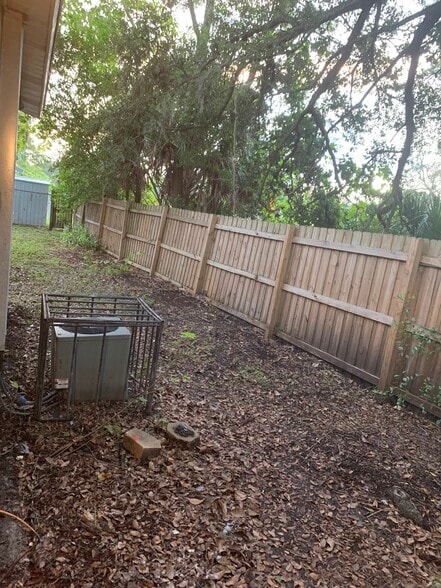 Building Photo - 10008 N Lantana Ave