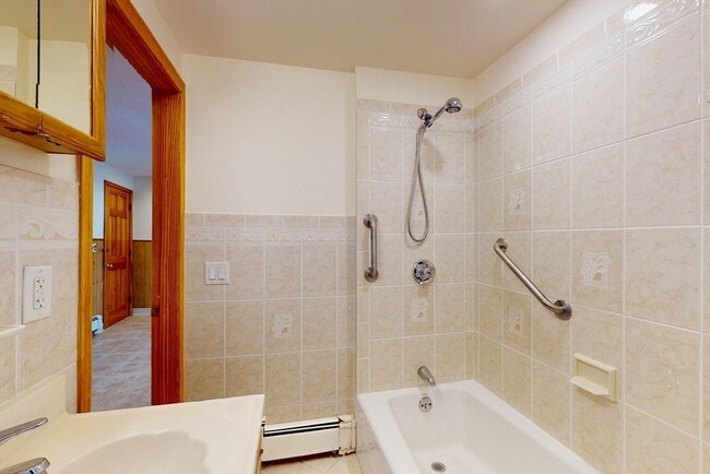 Building Photo - 58 Teel St
