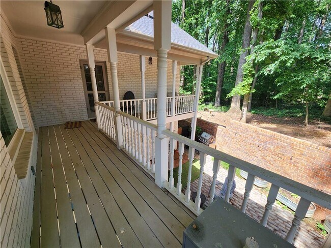 Building Photo - 943 Barton Woods Rd NE