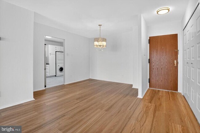 Building Photo - 1800 Old Meadow Rd