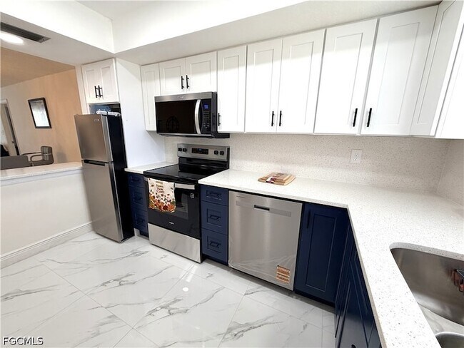 Building Photo - 7050 Nantucket Cir