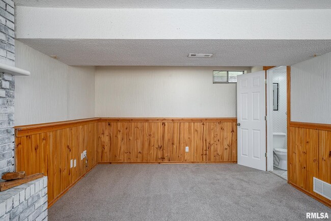 Building Photo - 2530 Saint John Ct