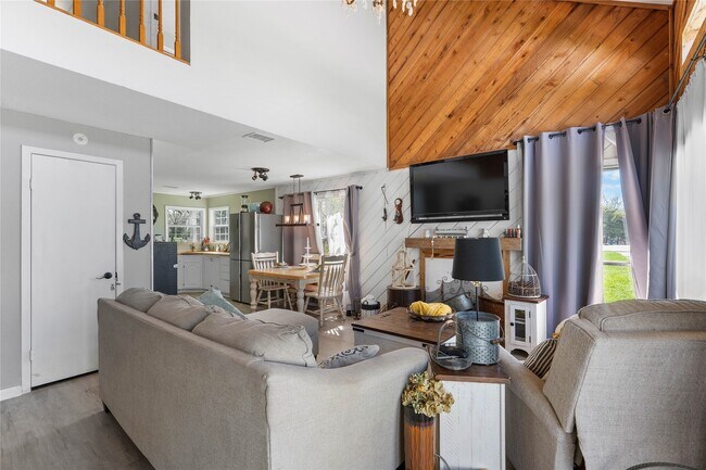 Building Photo - 10496 Summit Dr