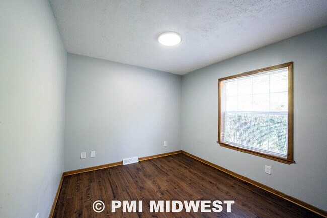 Building Photo - "Charming 4-Bedroom Home with 2 Full Baths in Arcadia – Your Spacious Retreat Awaits!"