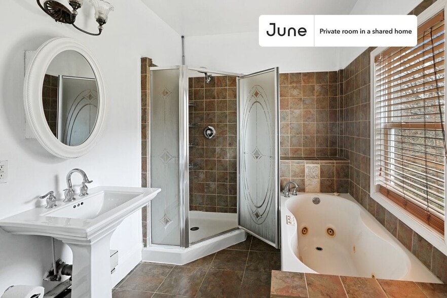 Building Photo - Room in Shared 5 bed/3 bath home in Brookland