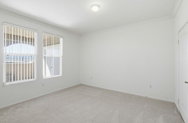 Building Photo - Single Level Condo - 2 Bedroom + Den With Views in Sabre Springs