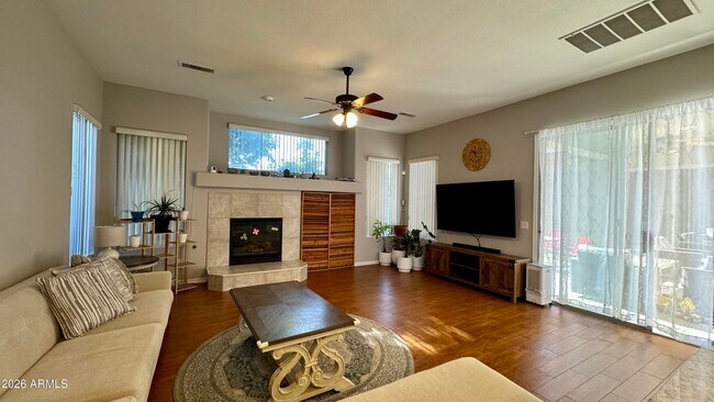 Building Photo - 571 W Locust Dr.