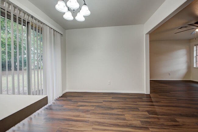 Building Photo - 1333 E Brooks St