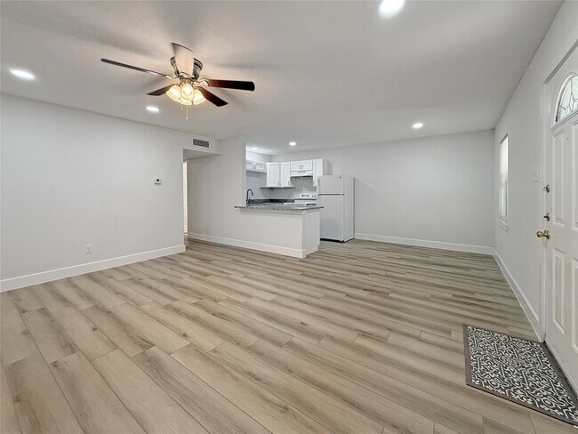 Building Photo - 1016 E Walker St