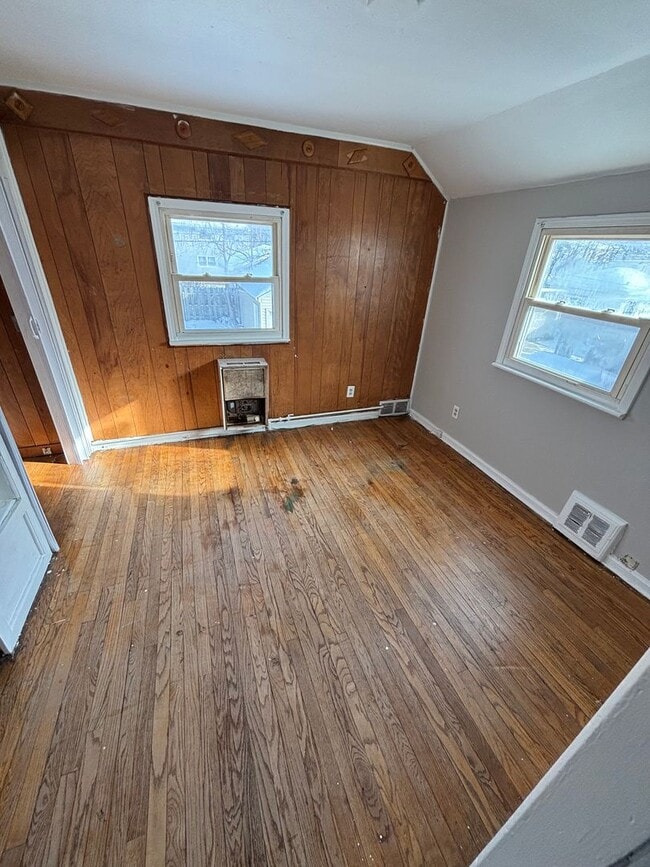 Building Photo - 3057 Livingston Rd