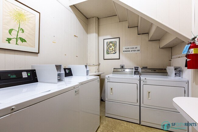 Building Photo - Russian Hill: Remodeled 3rd Floor Art Deco...