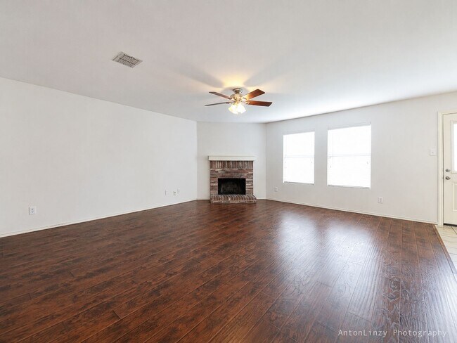 Building Photo - 2374 Somerset Dr
