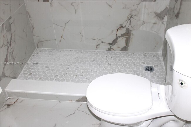 Building Photo - 13685 NE 10th Ave