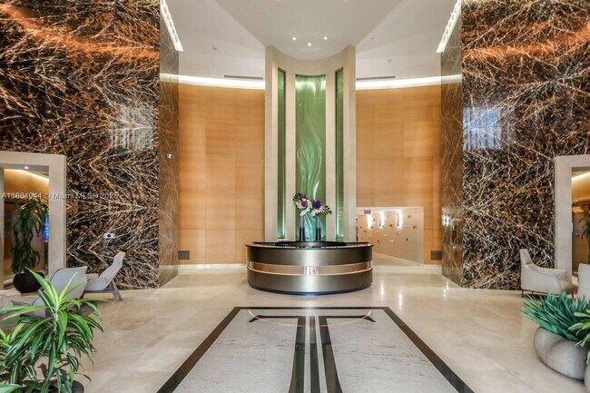 Building Photo - 15901 Collins Ave