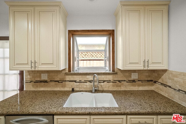 Building Photo - 5227 Etheldo Ave