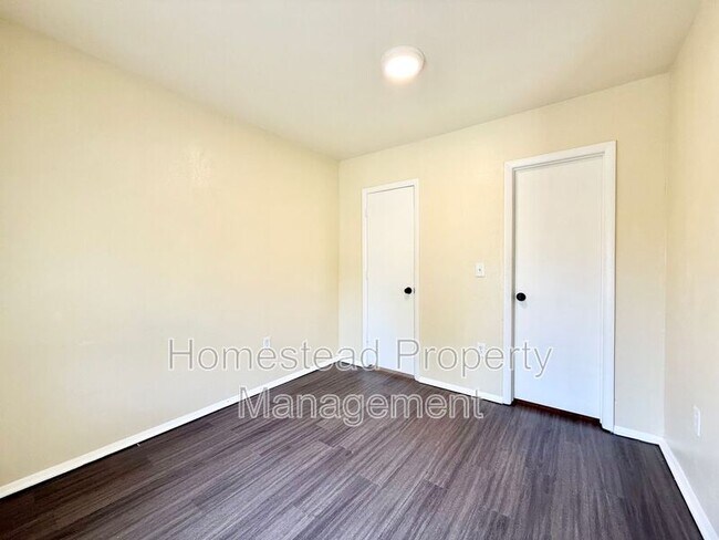Building Photo - 2141 SW 45th St