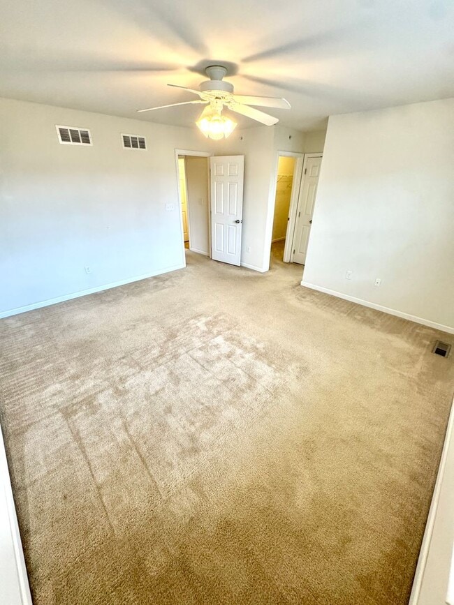 Building Photo - PARKLAND SCHOOLS! THREE BEDROOM TOWNHOME