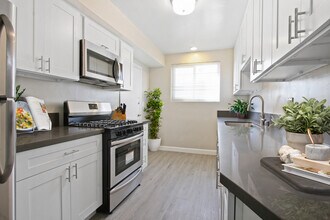 Building Photo - Levering Apartments