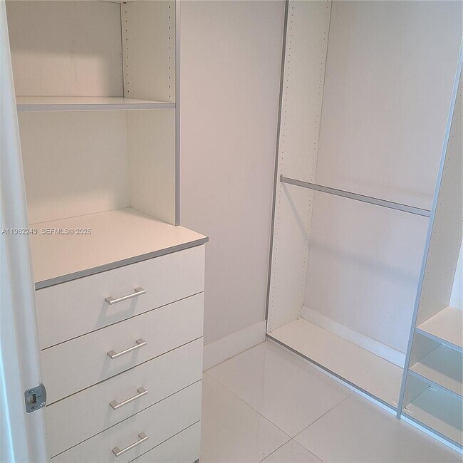 Building Photo - 400 Sunny Isles Blvd