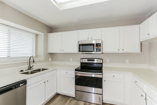 Building Photo - 6221 Valley Forge Ct
