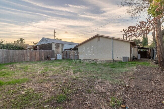 Building Photo - 2214 Cherokee Rd