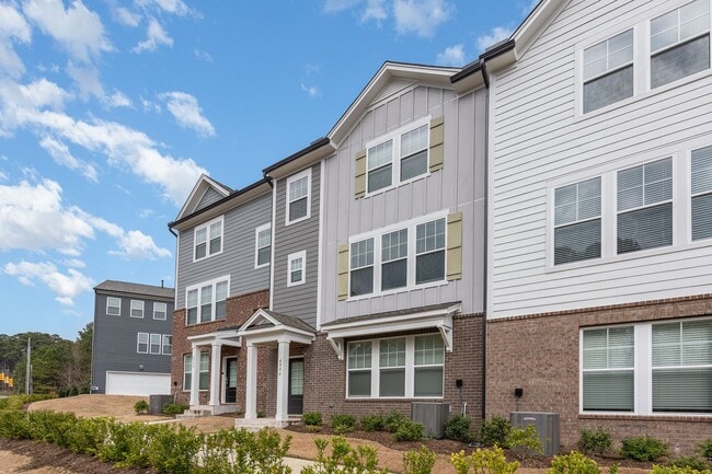 Building Photo - Breathtaking, Spacious Townhome in Parc at...