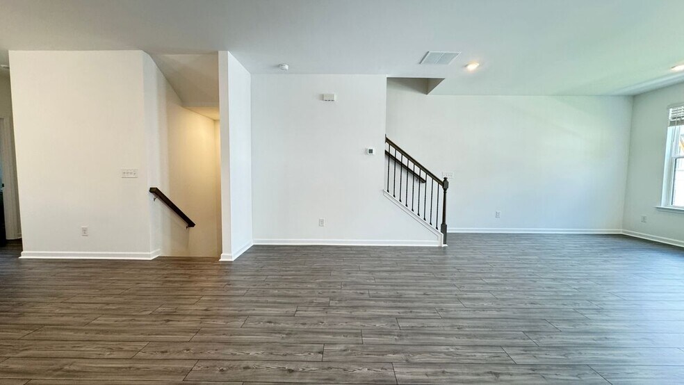 Building Photo - 104 Holt Ln