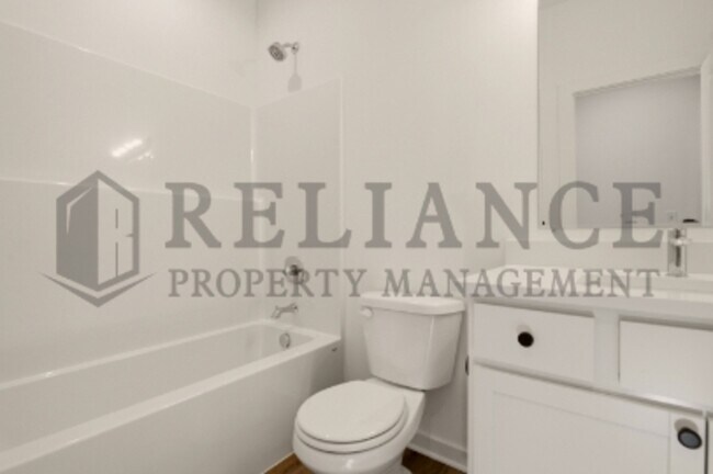 Building Photo - 5301 N Pinecrest Ct