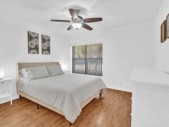 Building Photo - 5087 Oakhill Ln