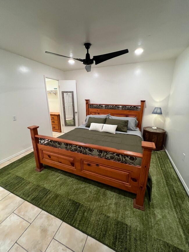 Building Photo - 1388 Siwanoy Dr