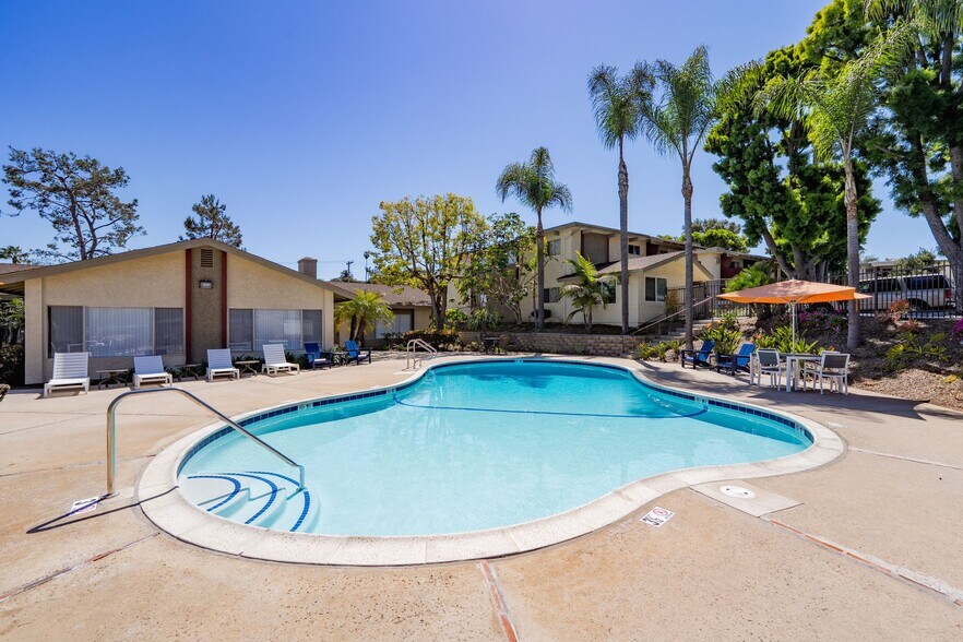 Building Photo - 800 E Bobier Dr