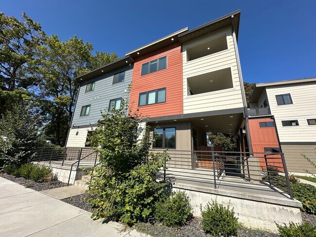 Building Photo - 1502 N 3rd St