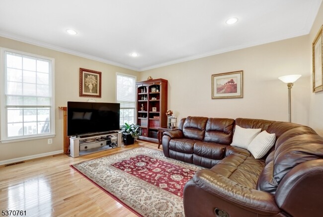 Building Photo - 250 Patriot Hill Dr