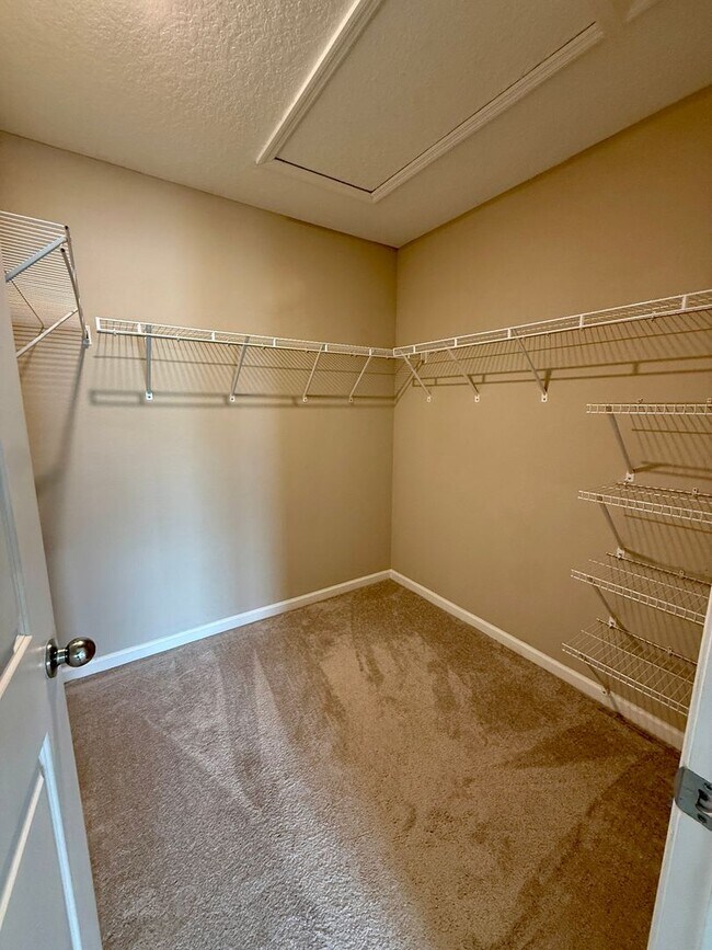 Building Photo - 12803 Josslyn Ln