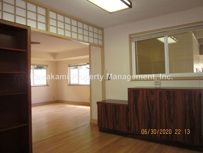 Building Photo - Very Spacious, Well Maintained, Hidden Gem...