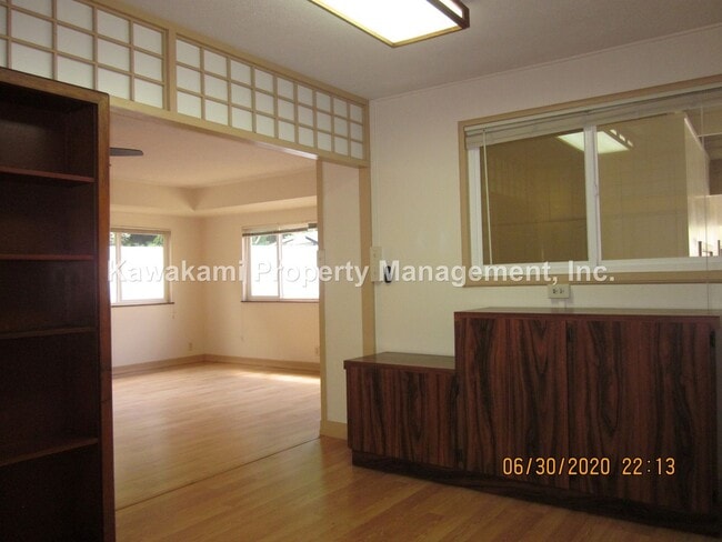 Building Photo - Very Spacious, Well Maintained, Hidden Gem on Quiet Street