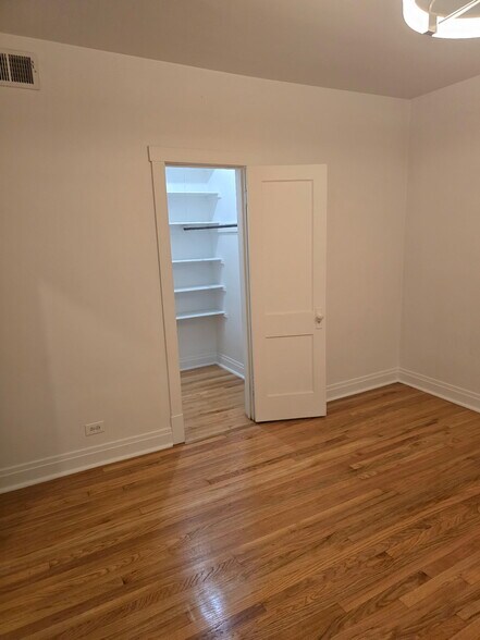 Building Photo - 2896 S Archer Ave